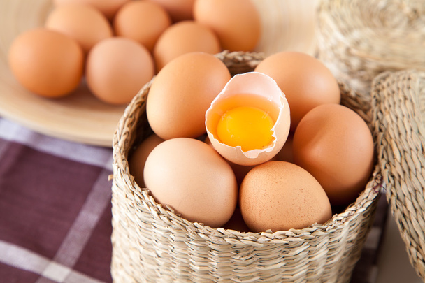 Fresh raw eggs - Foto, Imagen