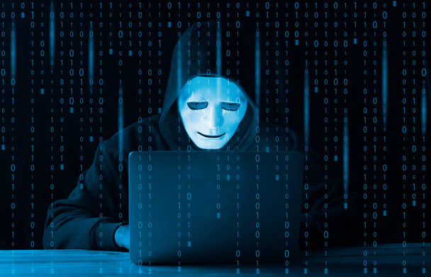 Concepto de hacker y malware. Hombre peligroso pirata informático con capucha utilizando el ordenador portátil con interfaz digital de código binario. - Foto, imagen