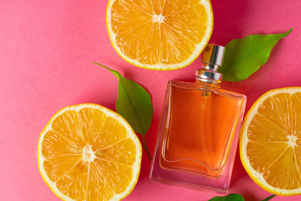 Beautiful composition with bottle of perfume and citrus fruits - Foto, imagen