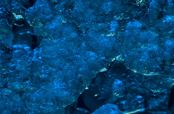 Barvené krystaly, třpytivé drahokamy a jejich textura - Fotografie, Obrázek