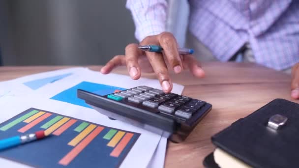 close up of businessman using calculator on office desk  - Záběry, video