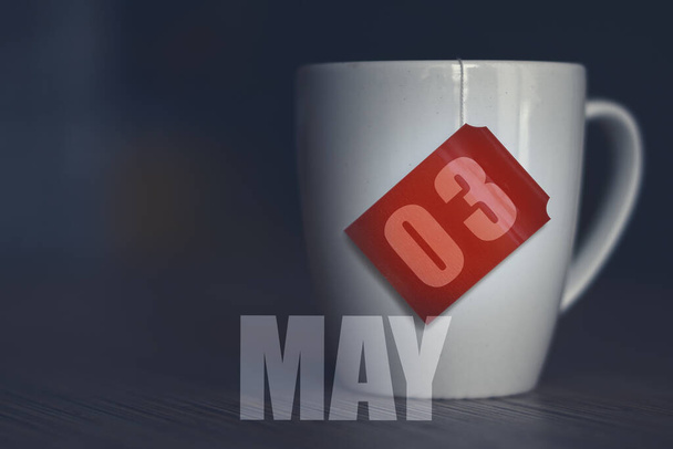 3 Mayıs. Ayın 3 'ünde çay fincanı çay poşetinden alınmış etiketli. Bahar ayı, yılın günü konsepti.. - Fotoğraf, Görsel