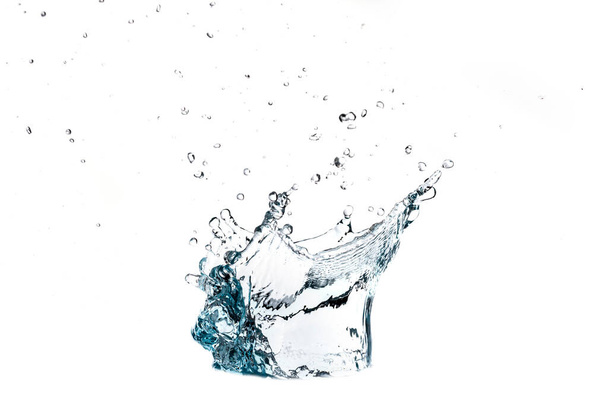 Вода поширюється на білому тлі Поняття освіження
 - Фото, зображення
