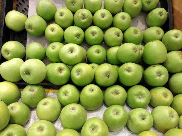 verse en biologische heerlijke, vitaminerijke appel - Foto, afbeelding
