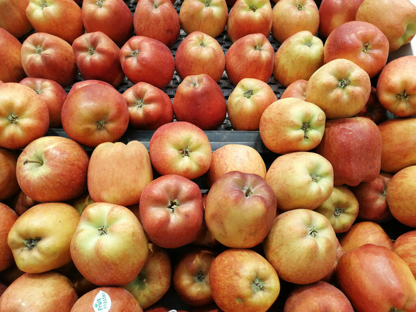 fresh and organic delicious, vitamin-rich apple - Photo, Image