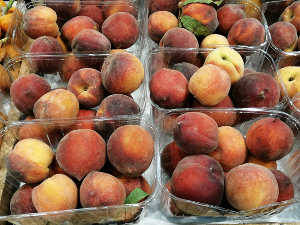 fresh and organic delicious vitamin peach - Foto, Bild