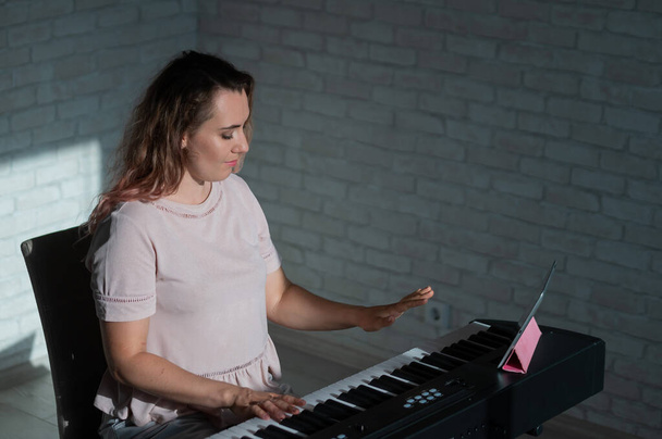 Female singing teacher at online lesson on digital tablet - Fotoğraf, Görsel
