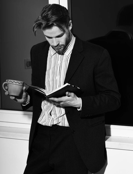bearded businessman with notebook - Foto, Imagem