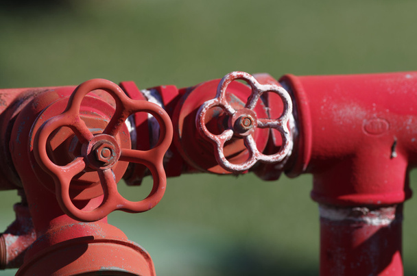 Hidrante de fogo metálico vermelho
 - Foto, Imagem