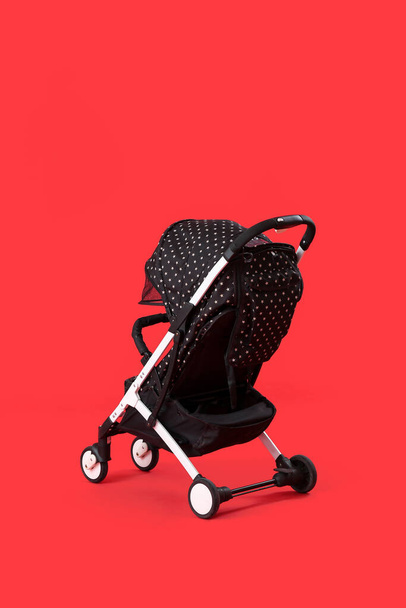 Modern baba babakocsi színes háttér - Fotó, kép