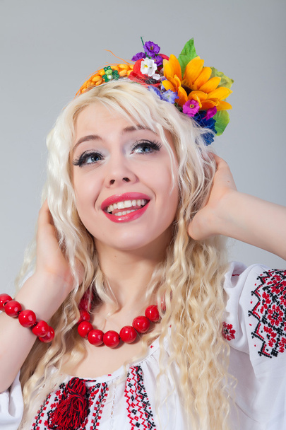 Woman wears Ukrainian national dress - Foto, imagen