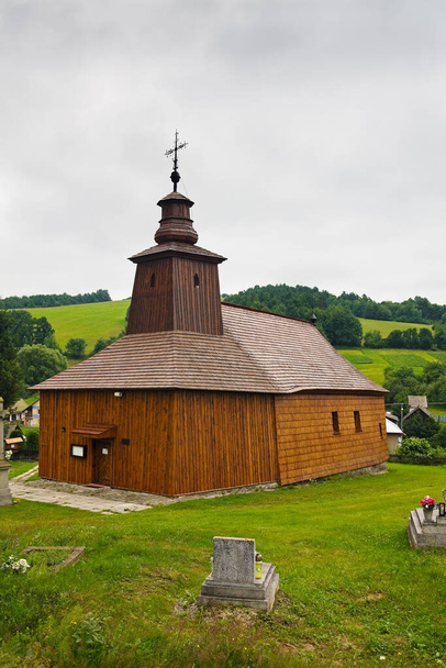 Igreja de madeira católica grega de São Lucas, igrejas de madeira, Krive, Eslováquia. - Foto, Imagem