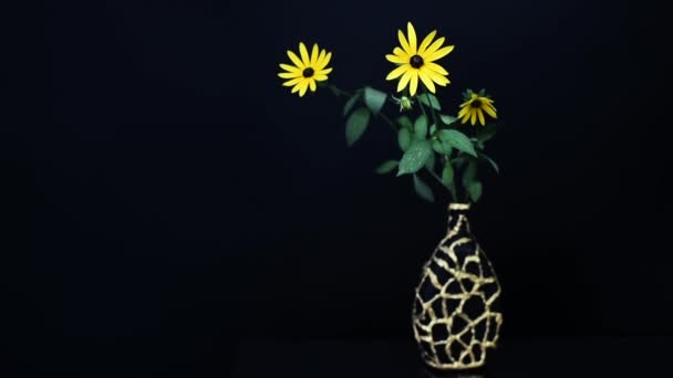 Bouquet of Jerusalem artichoke flowers in a beautiful vase - Footage, Video