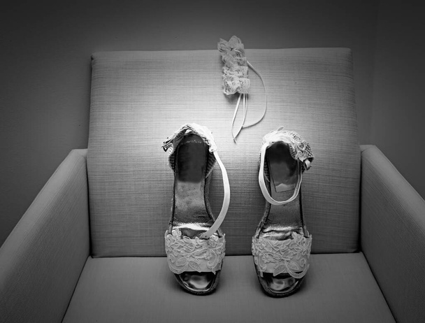 Вышитые свадебные туфли для свадьбы, торжества и аксессуаров - Фото, изображение