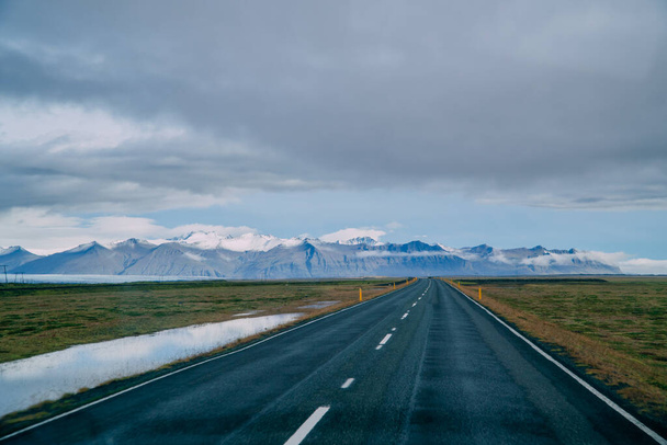 The road going over the horizon. - Fotografie, Obrázek