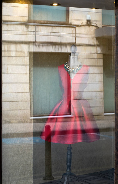 Red dress at fashion shop exhibition window - Photo, Image
