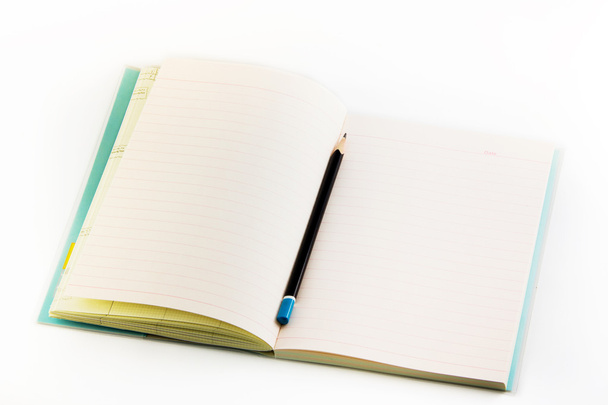 Aislamiento de cuaderno y lápiz en blanco
 - Foto, imagen
