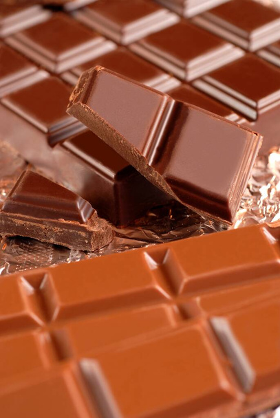 Lait et tablettes de chocolat noir fermer  - Photo, image