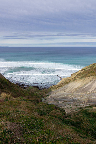 バスク地方の岩の多いビーチは - 写真・画像