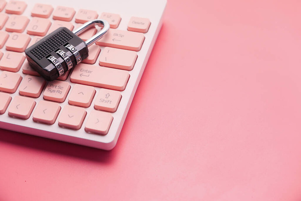 internet safety concept with padlocked on computer keyboard - 写真・画像
