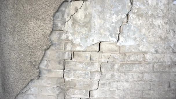 parede textura fundo na rua de tijolo quebrado e rachado - Filmagem, Vídeo