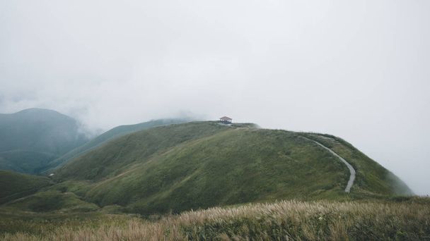 Горный пейзаж на вершине горы Угун в Цзянси, Китай - Фото, изображение