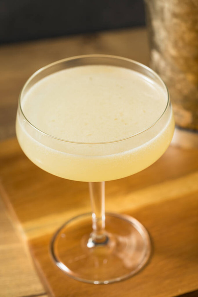 Boozy Corpse Reviver No 2 Cocktail with Gin and Lemon - Φωτογραφία, εικόνα