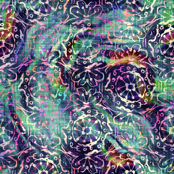 ブリリーレインボーグリッチ芸術的な花の質感の背景。不規則な出血水彩ネクタイ染料シームレスなパターン。印刷された全体に歪みのあるbohoの花を咲かせます。バリエーショントレンディーな浸漬ウェット効果. - 写真・画像