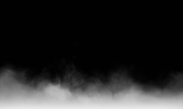 Bianco fumo grigio Isolato su sfondo nero colore scuro orrore. Uso per il concept design Halloween Spooky night. - Foto, immagini