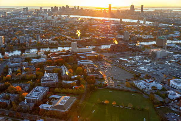 ヘリコプターボストンの秋の空中都市ツアー. - 写真・画像