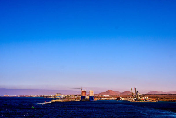 Άποψη του λιμανιού στο Puerto del Carmen στο Lanzarote Canary Islands Ισπανία - Φωτογραφία, εικόνα
