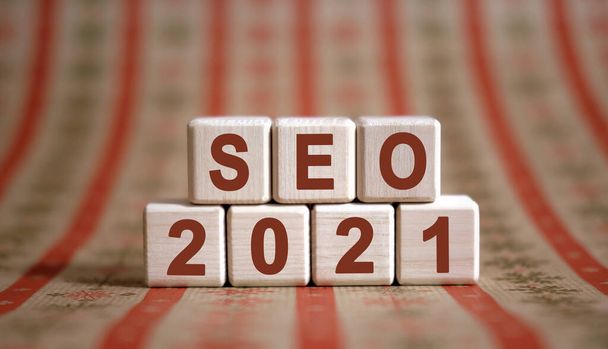 SEO 2021 text on wooden cubes on a monochrome background with reflection. - Foto, Imagem