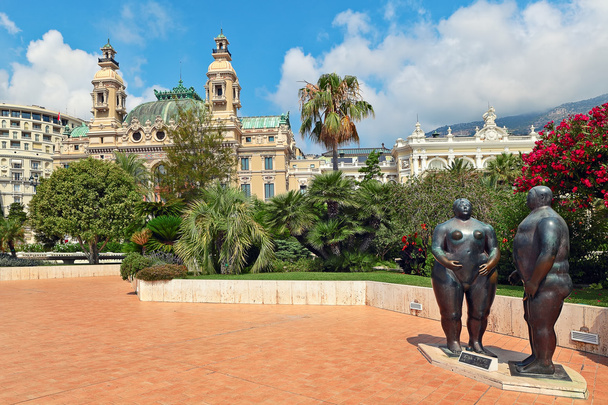 Escultura de Adán y Eva y complejo de Casino en Monte Carlo
. - Foto, imagen