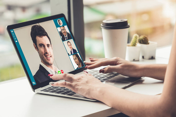 Videotelefonie Geschäftsleute treffen sich am virtuellen Arbeitsplatz oder im entfernten Büro - Foto, Bild