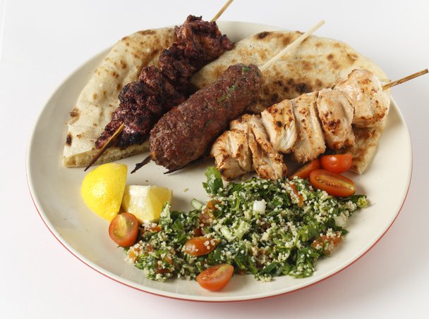 Talerz kebab z grilla z tabouleh - Zdjęcie, obraz