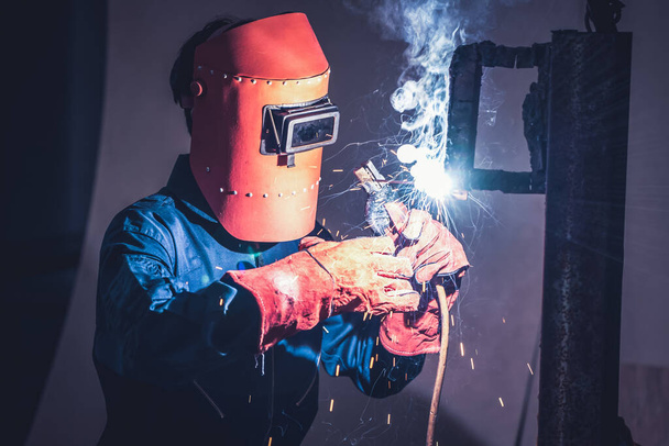 Metal welding steel works using electric arc welding machine - Zdjęcie, obraz