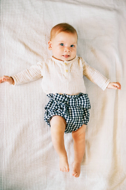 Arckép édes boldog 3-6 hónapos baba  - Fotó, kép