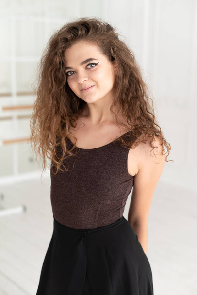 Young beautiful girl ballerina with curly hair - Fotoğraf, Görsel