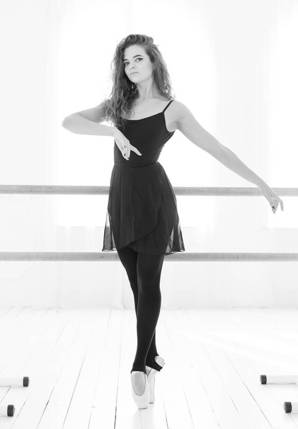 Girl ballerina with curly hair. Black and white photo. BW - Foto, immagini