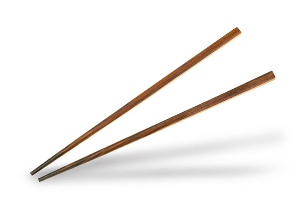 Dřevěné hůlky ručně vyráběné růžovým dřevem na bílém pozadí - Fotografie, Obrázek