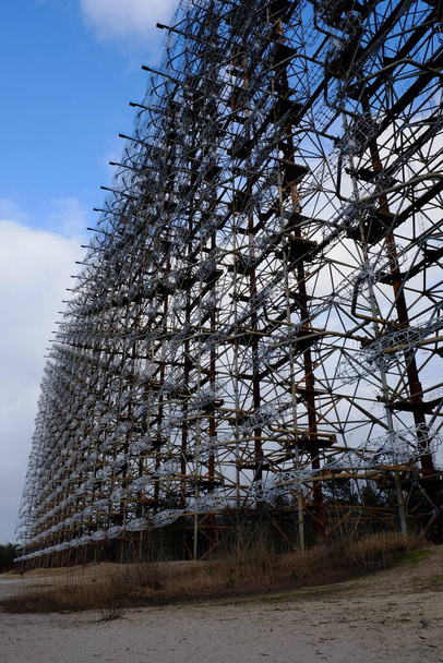 Duga é uma estação de radar soviética sobre o horizonte para um sistema de detecção precoce de lançamentos ICBM. - Foto, Imagem