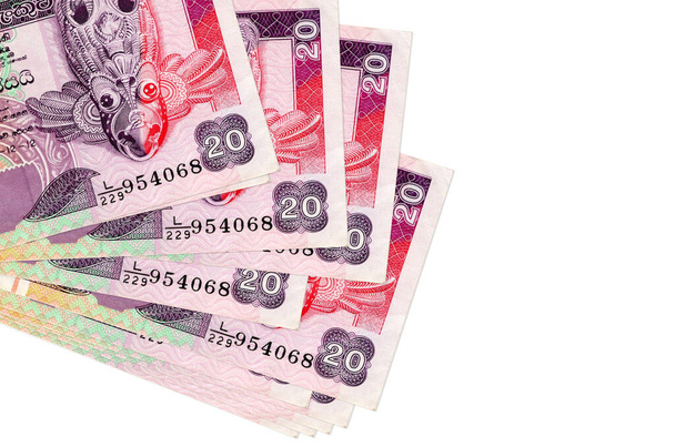 20 srílanských rupií bankovky leží v malé hromadě nebo balení izolované na bílém. Mockup s kopírovacím prostorem. Obchodní a devizový koncept - Fotografie, Obrázek
