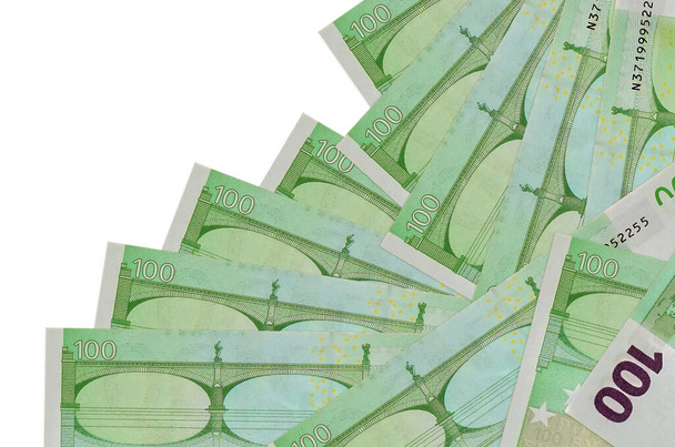 100 notas de euro encontra-se em ordem diferente isolado no branco. Banco local ou conceito de ganhar dinheiro. Banner de fundo de negócios - Foto, Imagem