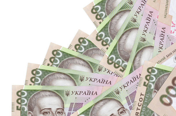 500 Ukrayna hrivniası banknotu beyazın üzerinde ayrı bir sırayla yatıyor. Yerel bankacılık ya da para kazanma konsepti. İş arkaplanı afişi - Fotoğraf, Görsel