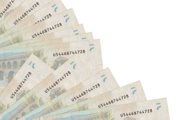5-Euro-Scheine liegen isoliert auf weißem Hintergrund, Kopierraum in Großaufnahme gestapelt. Zahltag-Konzept oder Finanzgeschäfte - Foto, Bild