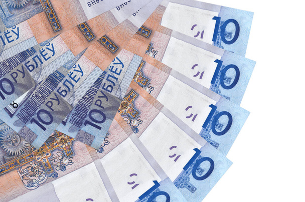 10 białoruski rubel banknot leżę odizolowany na biały tło z kopia spacja, ułożony w wentylatorowy kształt zbliżenie. Koncepcja transakcji finansowych - Zdjęcie, obraz