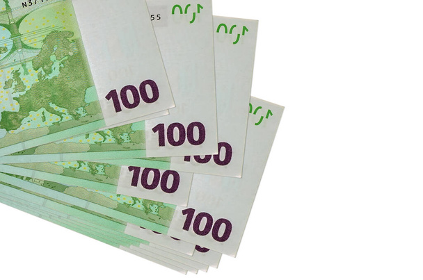 Billetes de 100 euros se encuentra en racimo pequeño o paquete aislado en blanco. Mockup con espacio de copia. Concepto de negocio y cambio de divisas - Foto, imagen