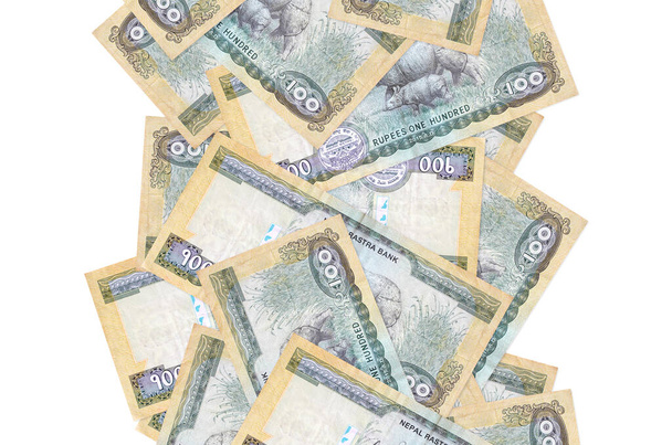 100 nepalesische Rupien-Scheine flogen vereinzelt auf weiß herunter. Viele Banknoten mit weißem Kopierraum links und rechts - Foto, Bild