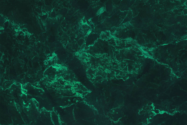 Fondo de textura de mármol verde oscuro con alta resolución, vista de encimera de piedra de azulejos naturales en patrón de brillo sin costuras y lujoso. - Foto, imagen