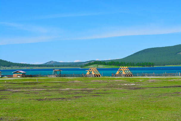 Schöne Natur am Ufer des Hvsgl-Sees, MONGOLIA - Foto, Bild